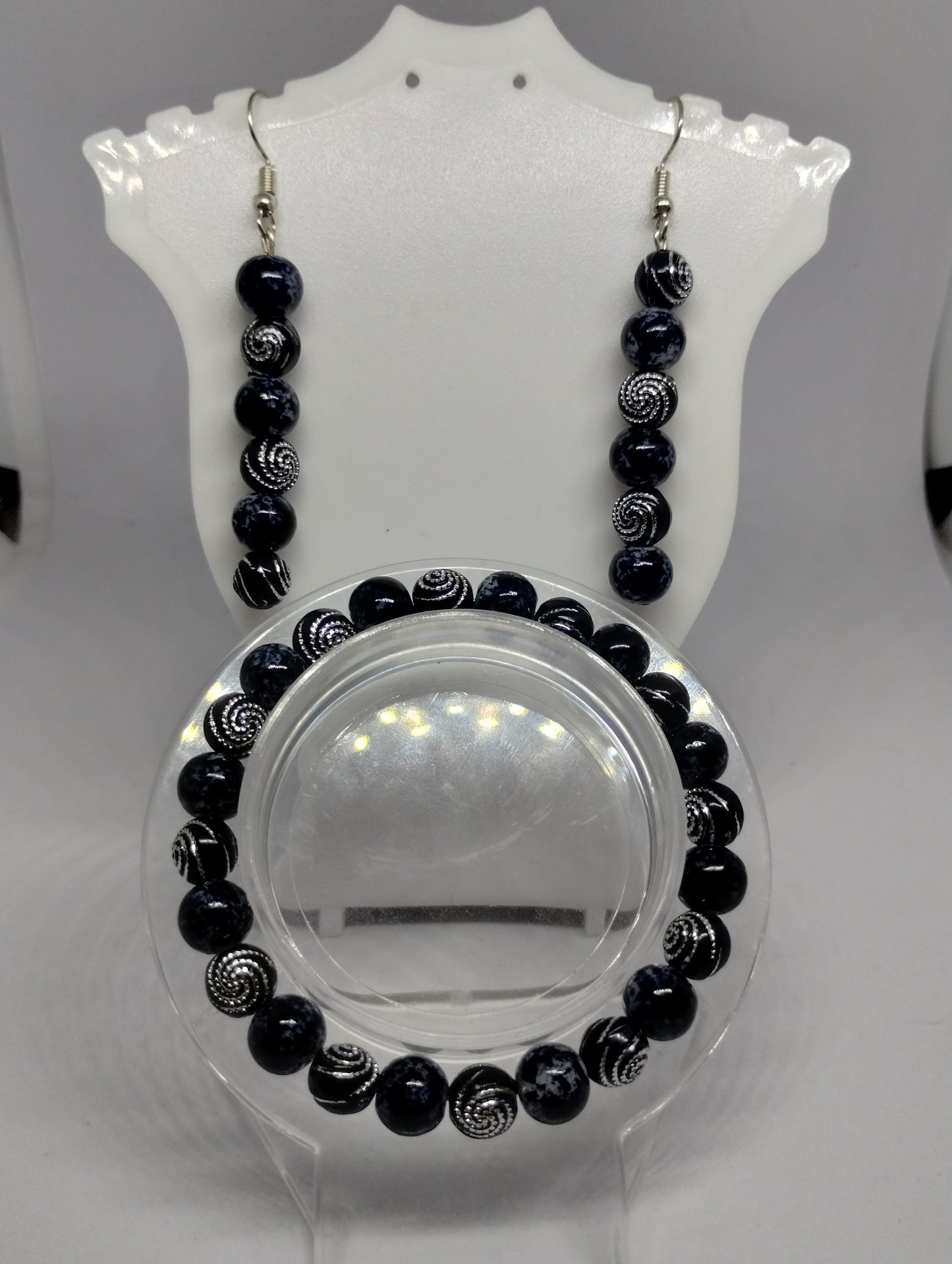 BLACK BRACELET AND EARRINGS SET