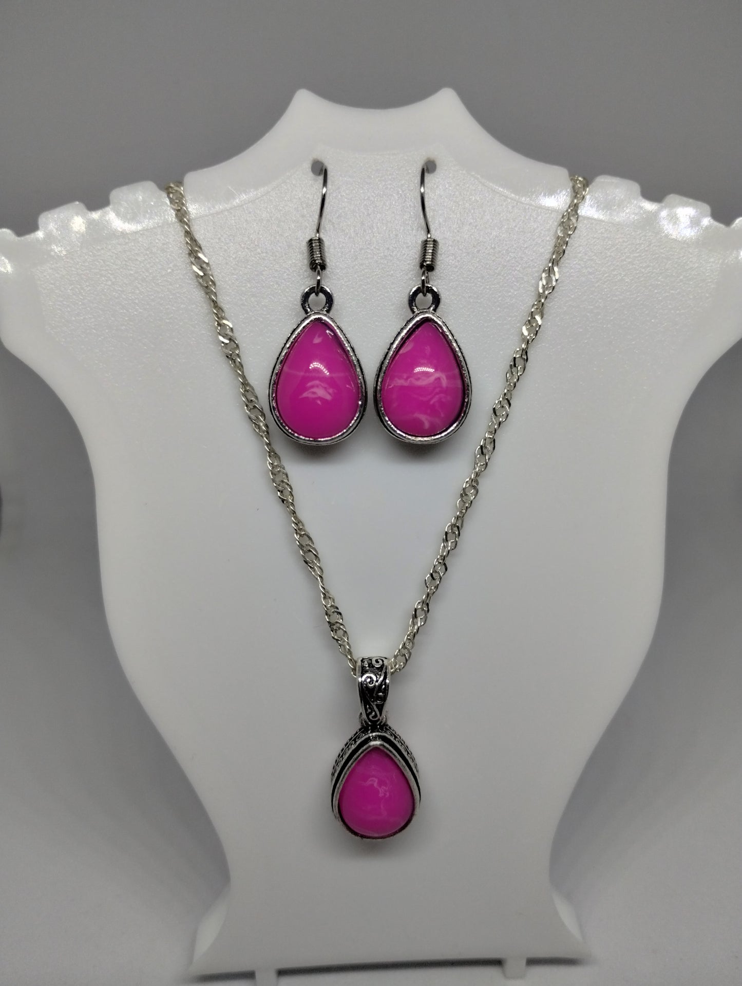 PINK NECKLACE AND EARRINGS SET