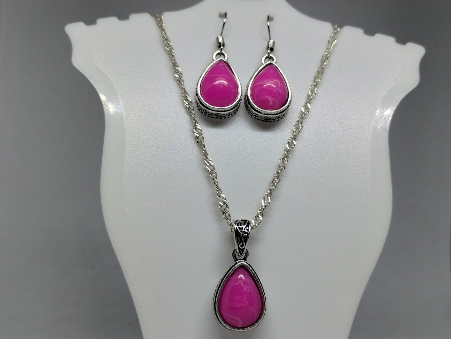 PINK NECKLACE AND EARRINGS SET