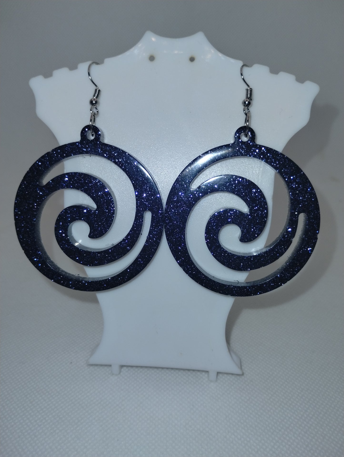 SHINY BLACK SWIRLY EARRINGS