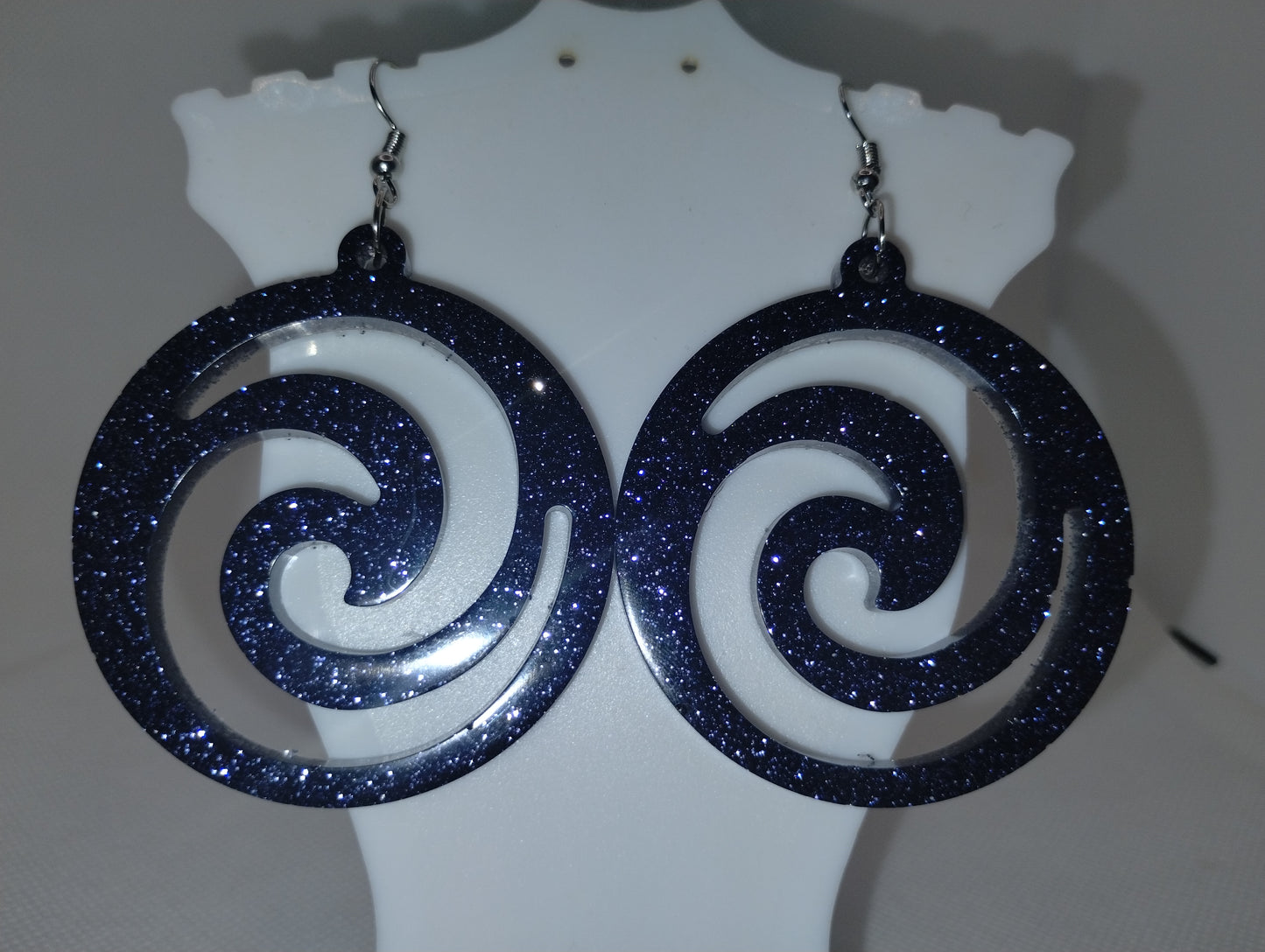 SHINY BLACK SWIRLY EARRINGS