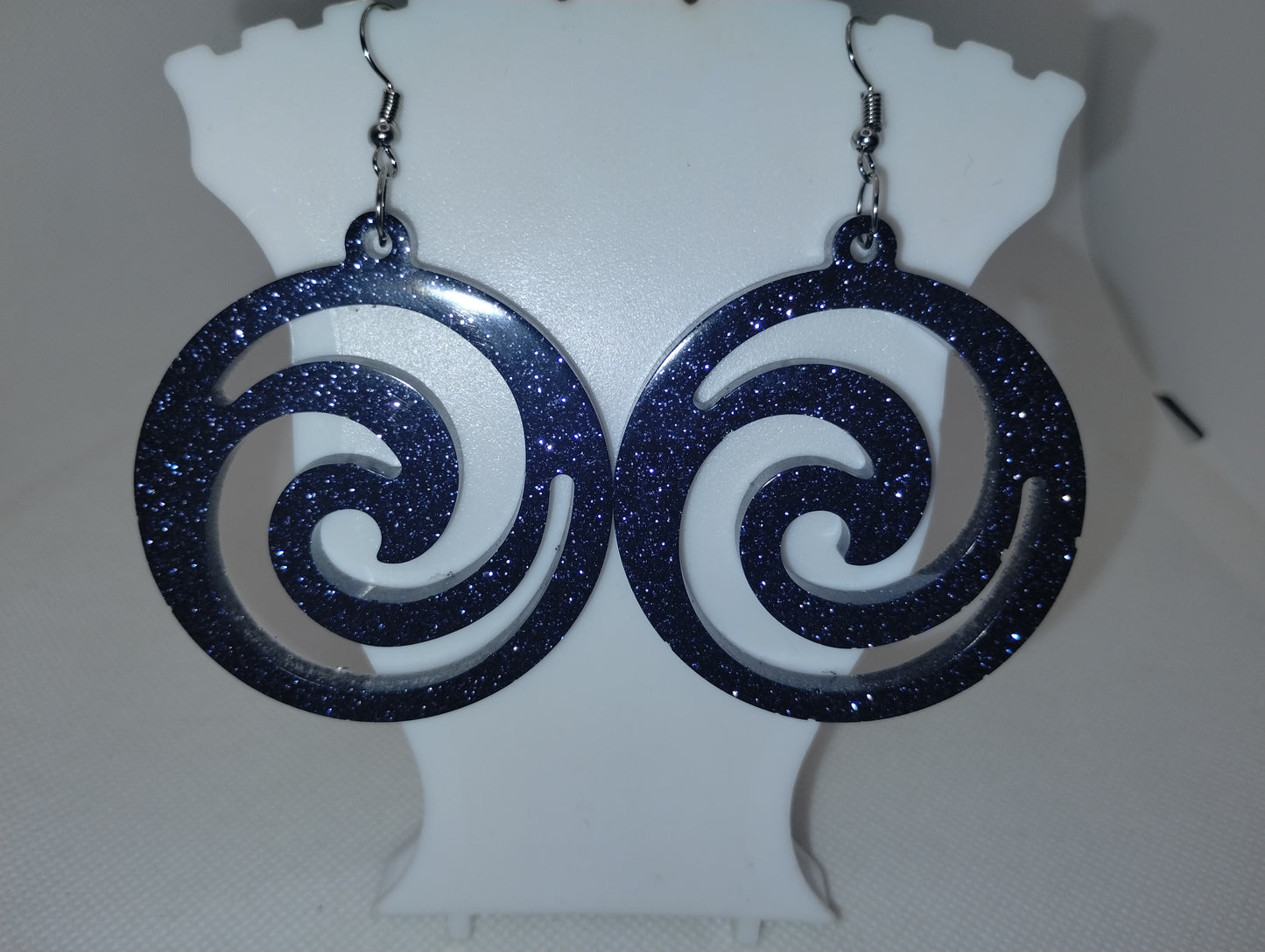 SHINY BLACK SWIRLY EARRINGS