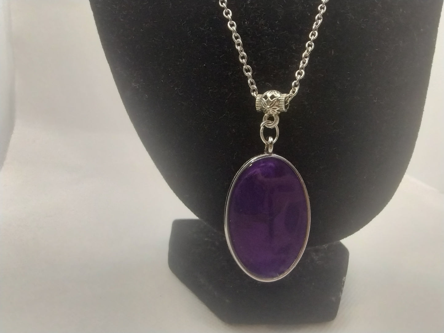 PURPLE OVAL NECKLACE