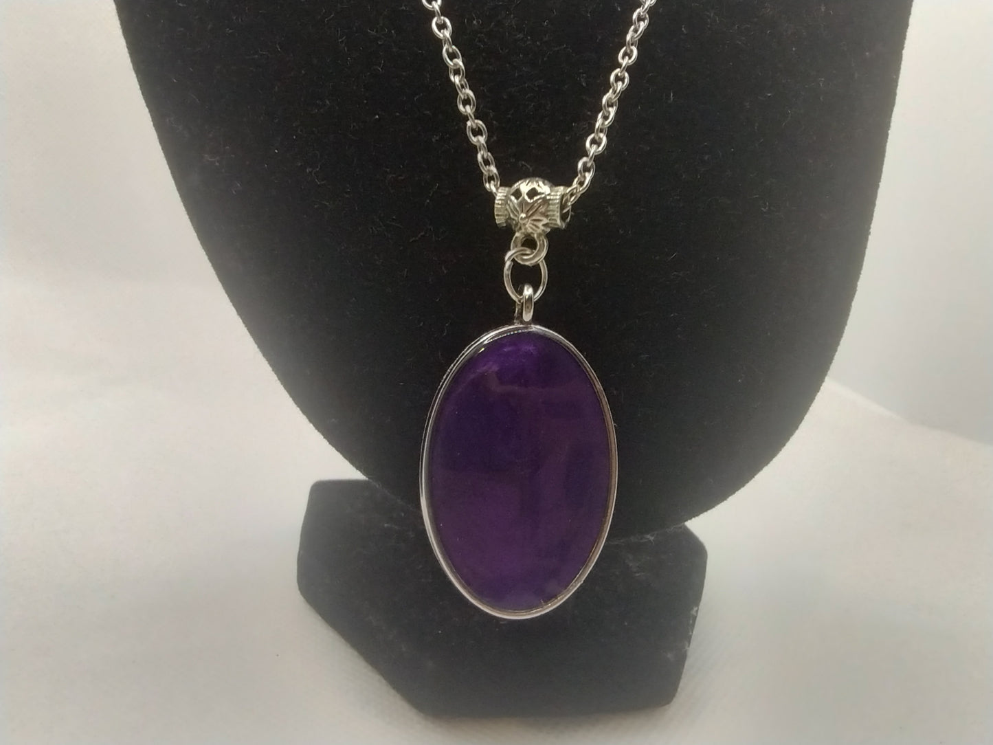 PURPLE OVAL NECKLACE