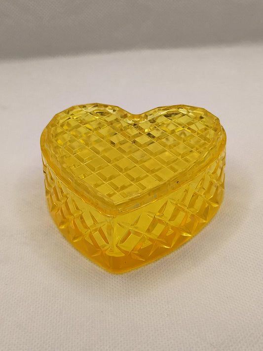 YELLOW HEART RESIN BOX