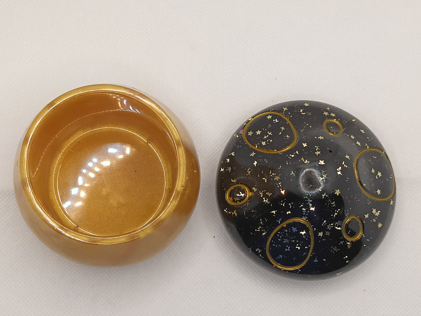BLACK AND GOLD MUSHROOM RESIN BOX