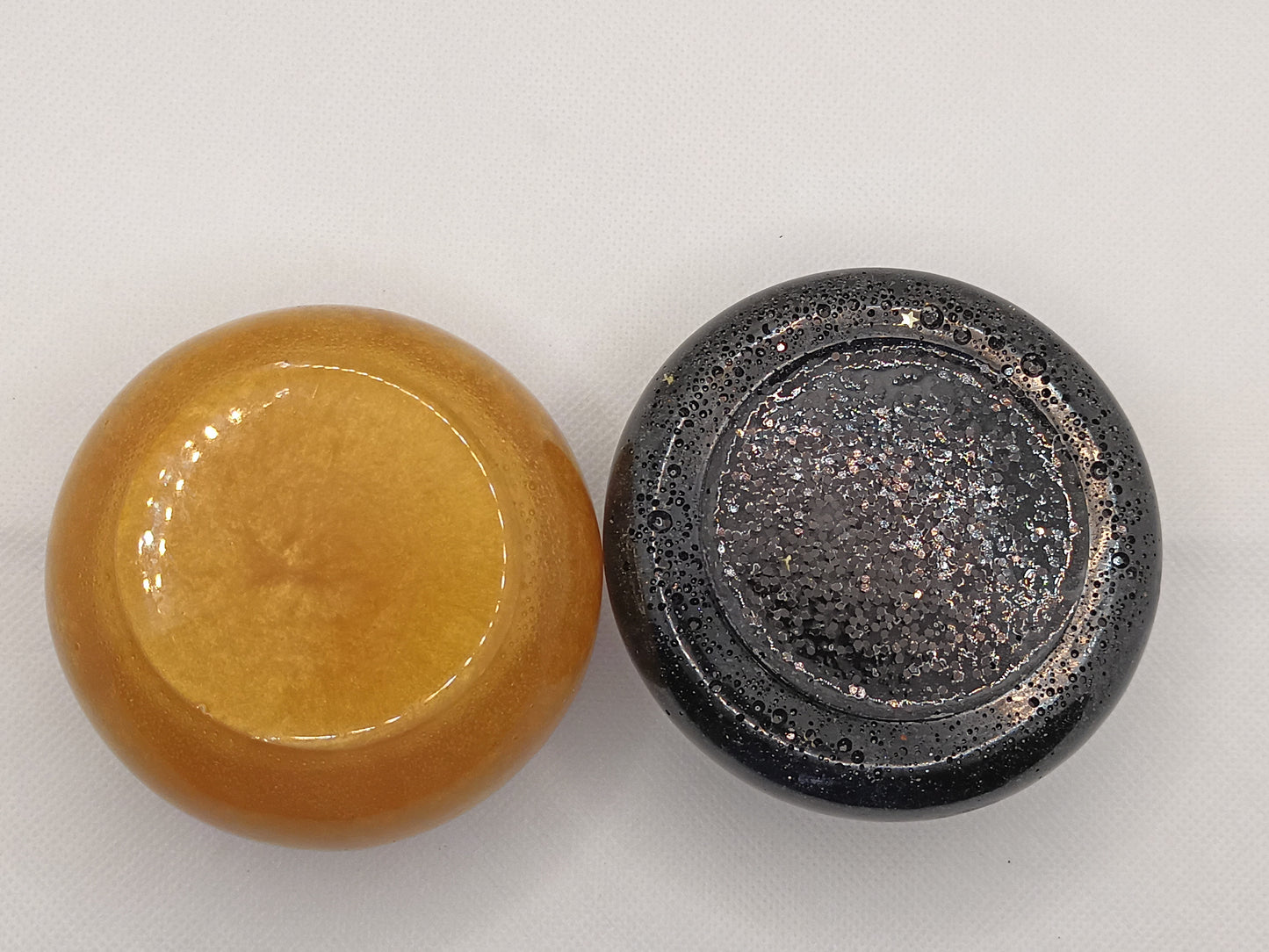 BLACK AND GOLD MUSHROOM RESIN BOX